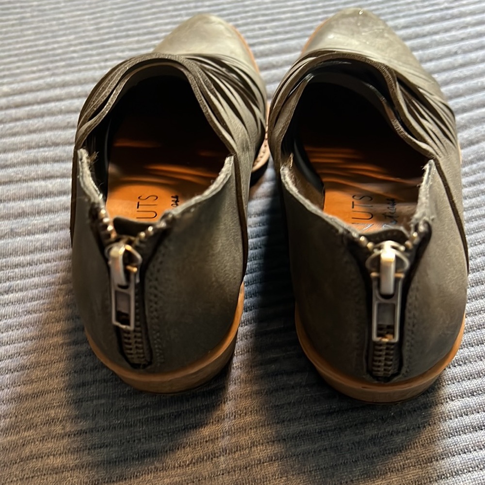 Coconuts by Matisse - Gray Booties - 5.5 - Picture 5 of 8